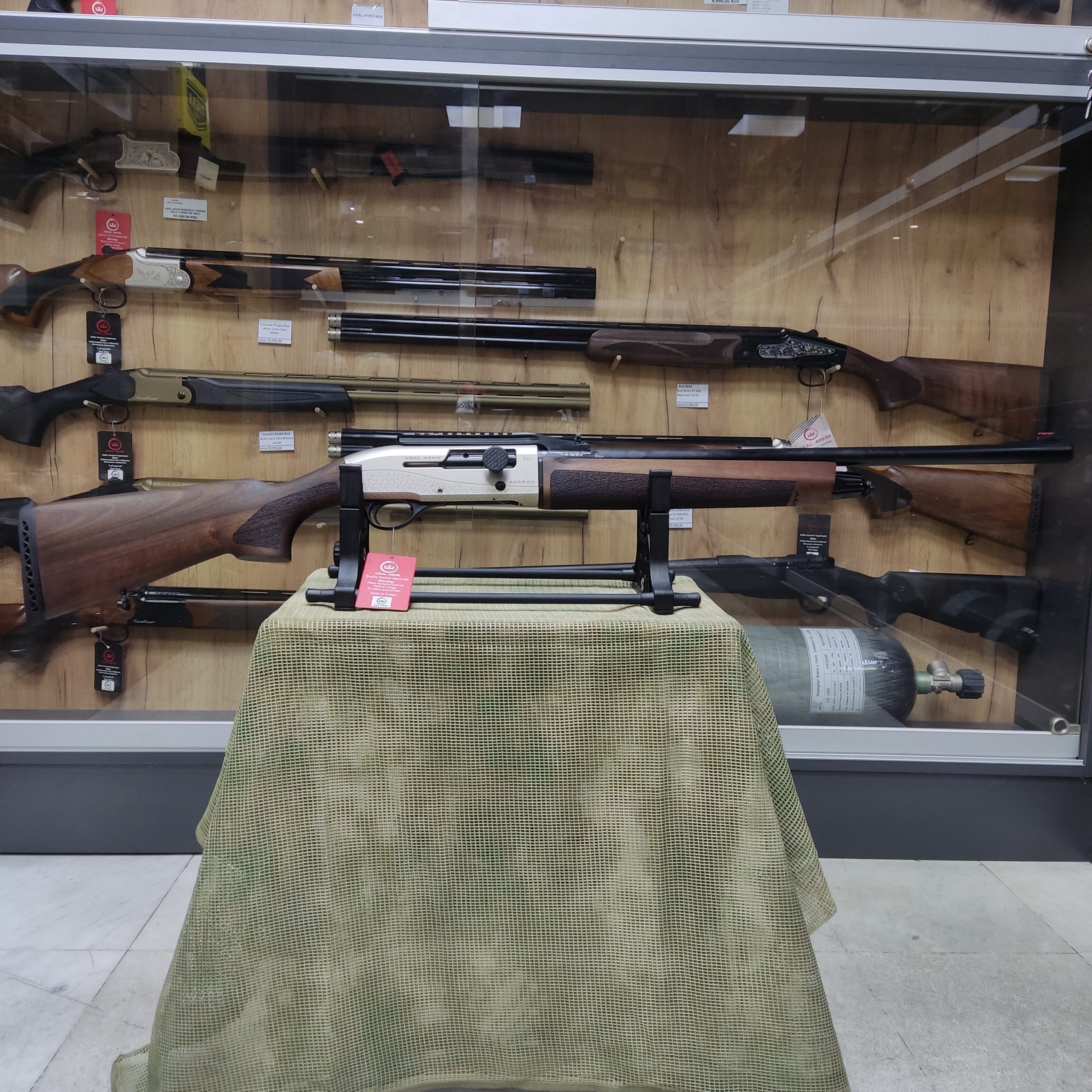 Lovačka puška Kral Arms Azarax E200 Cantilever W kal.12/76 Lovačka puška Kral Arms Azarax E200 Cantilever W kal.12/76 - Lovačke puške