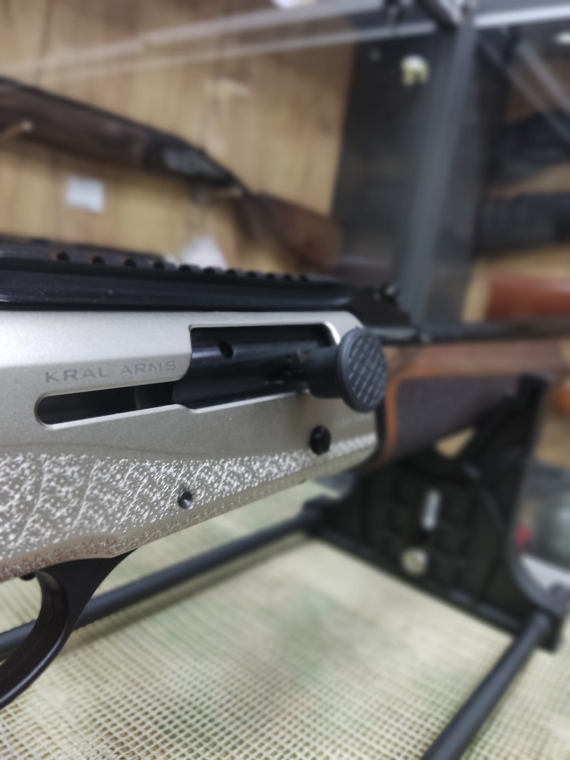 Lovačka puška Kral Arms Azarax E200 Cantilever W kal.12/76 Lovačka puška Kral Arms Azarax E200 Cantilever W kal.12/76 - Lovačke puške